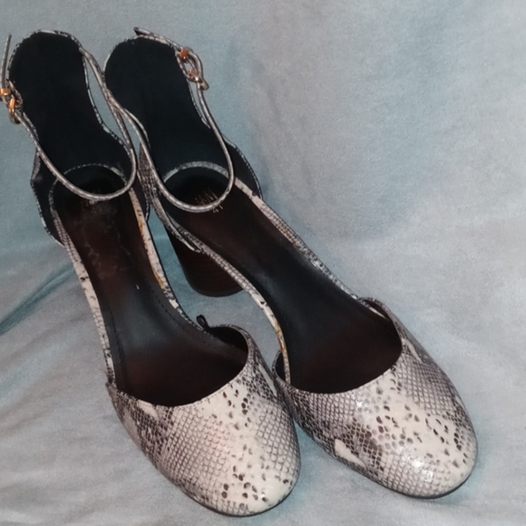 H&M snakeskin round heel ankle strap heel - Picture 2 of 6